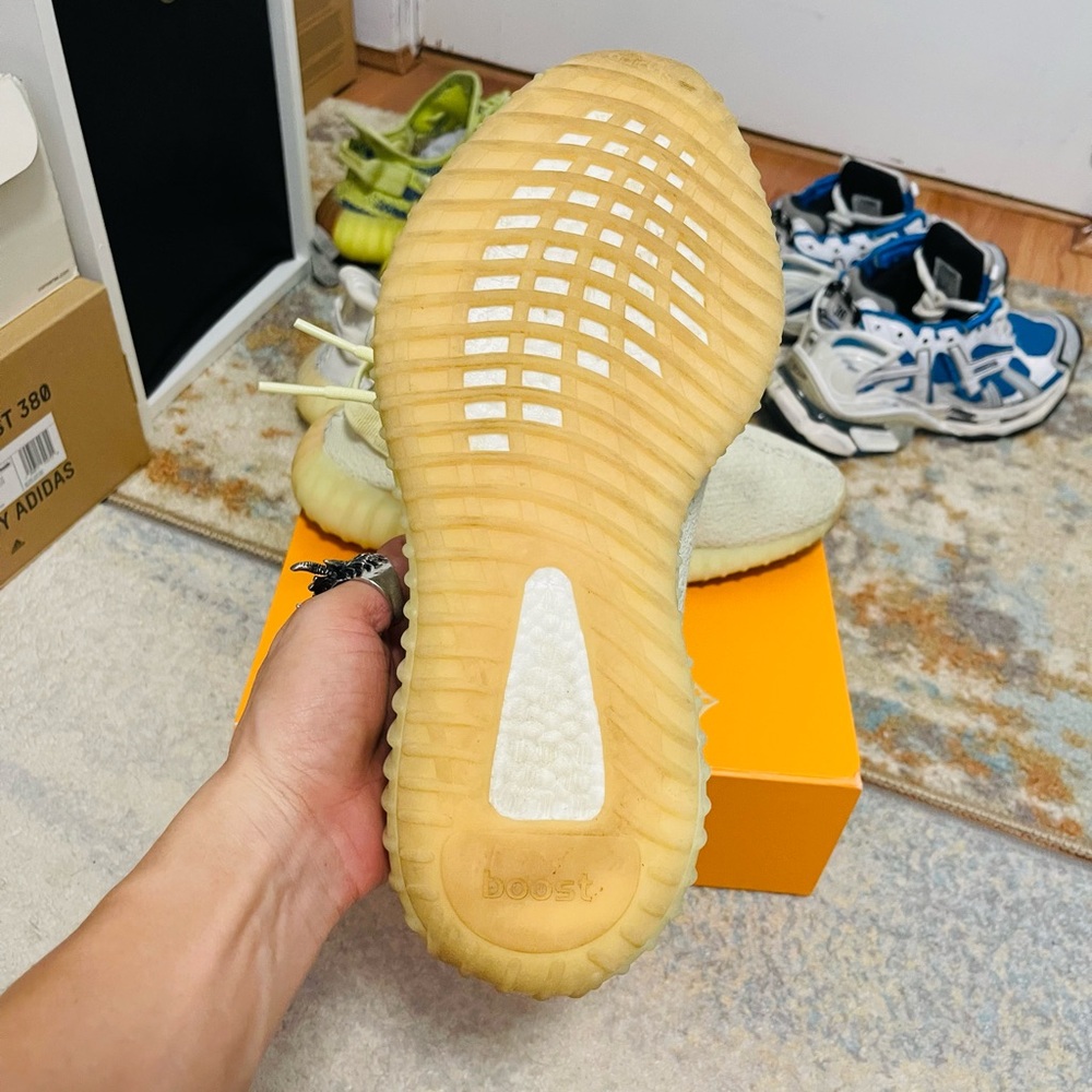 EUC Men’s Size 9 (Euro Sz 42.5) Adidas X Yeezy Boost 350 V2 Sneakers In Butter - Picture 15 of 15